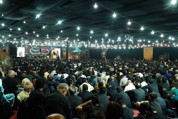 اجتماع گسترده عزاداران فاطمی در کراچی با شعار «لبیک یا زهرا»