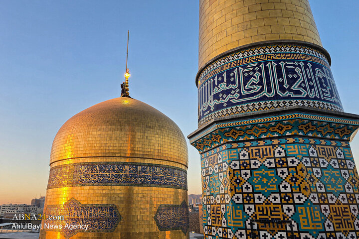 تعویض پرچم حرم امام رضا(ع) به مناسبت شهادت حضرت زهرا(س)