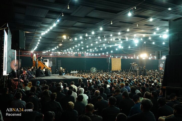 اجتماع گسترده عزاداران فاطمی در کراچی با شعار «لبیک یا زهرا»