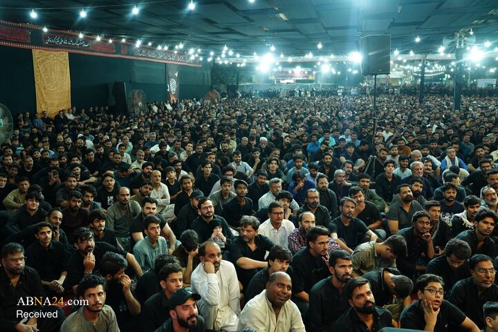 اجتماع گسترده عزاداران فاطمی در کراچی با شعار «لبیک یا زهرا»