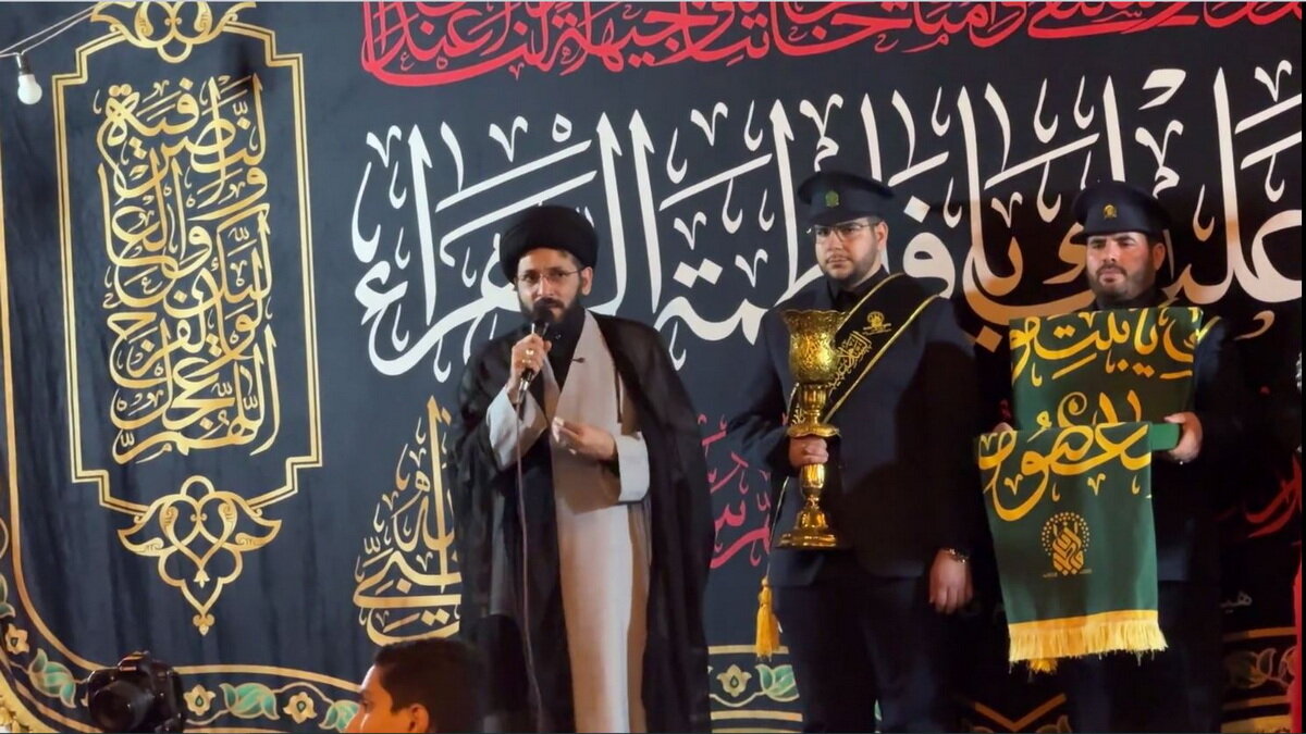 ویدیو | حضور خادمان حرم فاطمی در اجتماع مردمی شب شهادت حضرت زهرا(س)