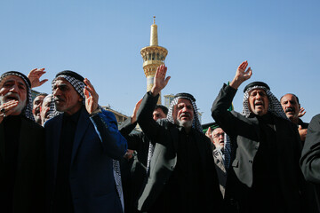 سوگواری زائران رضوی و دسته عزاداری خادمان حرم علوی در ایام فاطمیه