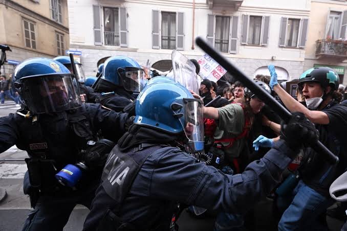 Protesters, police clash in Turin during demonstrations across Italy