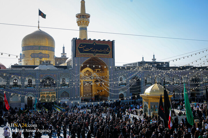 سوگواری زائران رضوی و دسته عزاداری خادمان حرم علوی در ایام فاطمیه