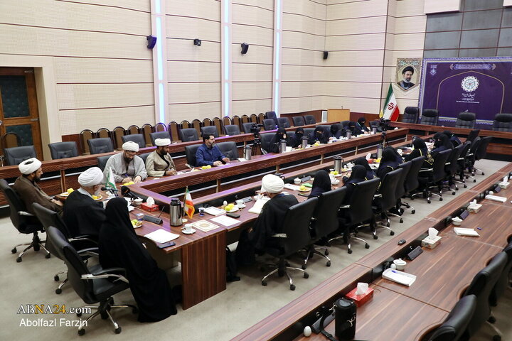 تقرير مصور/ الأمين العام للمجمع العالمي لأهل البيت(ع) يستقبل ناشطات قرآنية من كركوك العراقية