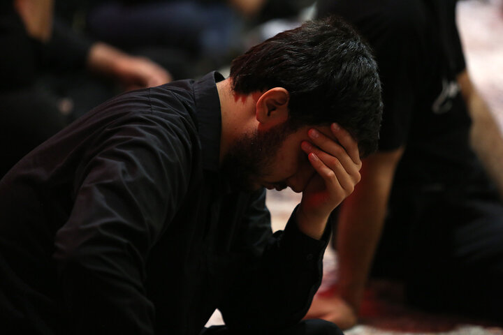 زائران حرم بانوی کرامت در سوگ ام ابیها اشک ماتم ریختند