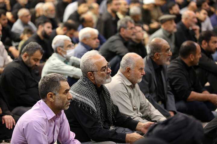 زائران حرم بانوی کرامت در سوگ ام ابیها اشک ماتم ریختند