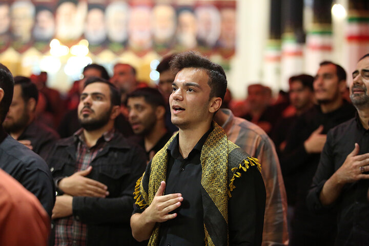 زائران حرم بانوی کرامت در سوگ ام ابیها اشک ماتم ریختند
