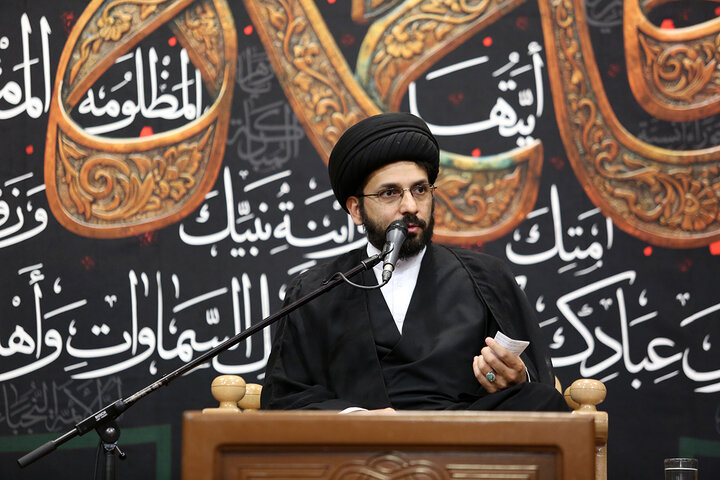 زائران حرم بانوی کرامت در سوگ ام ابیها اشک ماتم ریختند