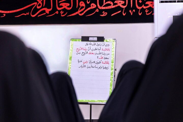تقرير مصور/ إقامة محاضرة عن السيدة الزهراء (عليها السلام) تناقش التوازن بين طلب العلم والحياة الأسرية بكربلاء المقدسة
