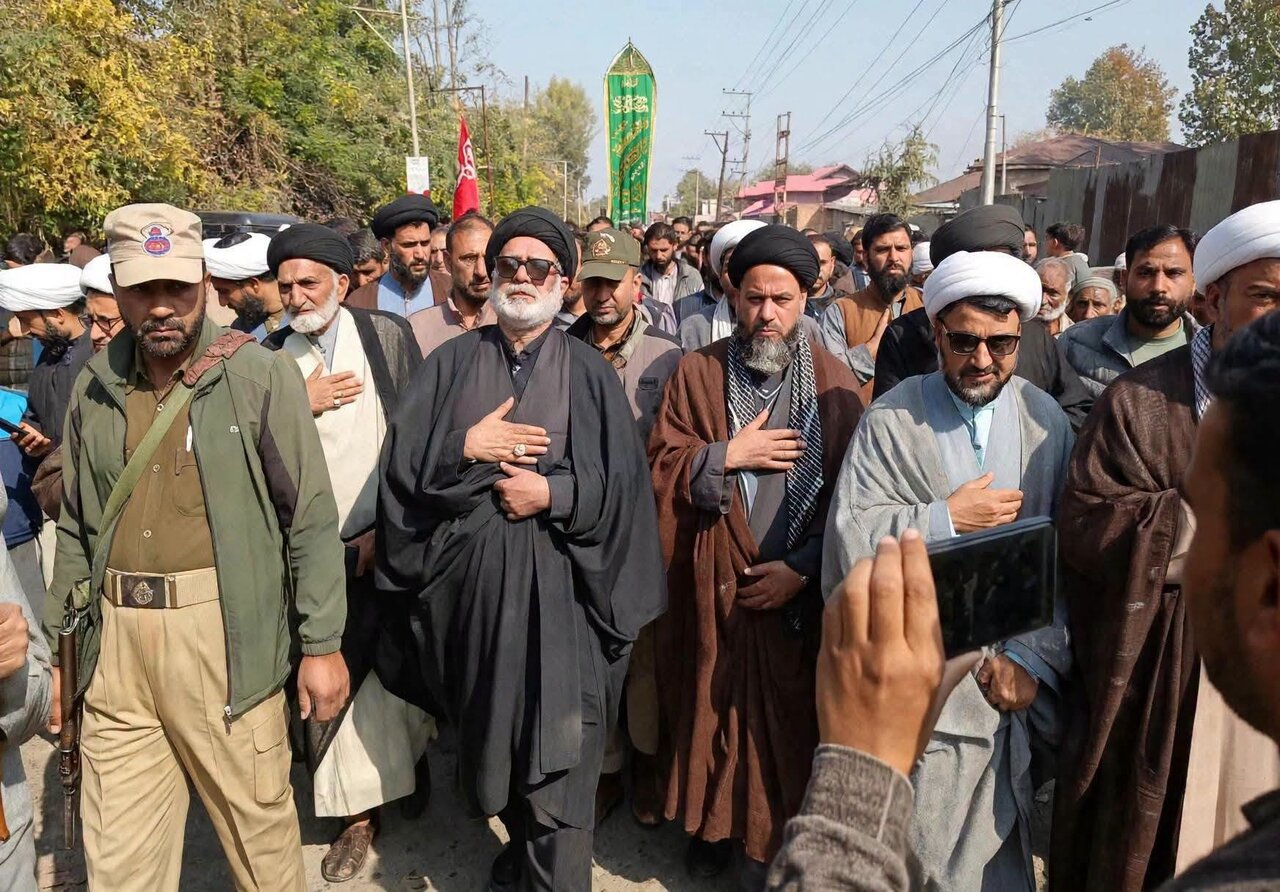 تصویری خبر |حضرت فاطمہ زہرا س کی شہادت کی مناسبت سے سرینگر میں جلوس برآمد