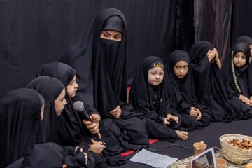 مركز "الصديقة الطاهرة" في  العتبة العباسیة ينظم مجلساً عزائياً للأطفال بمناسبة استشهاد السيدة الزهراء (ع)