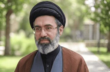 طاقتور ایران سائنسی اور تکنیکی قوت پر استوار ہے، رہبرِ انقلاب