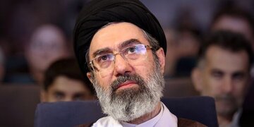 Ayetullah Xamineyî: Zanîna zanyarên jêhatî yên Îranê di xizmeta jiyana rastîn a gel de ye