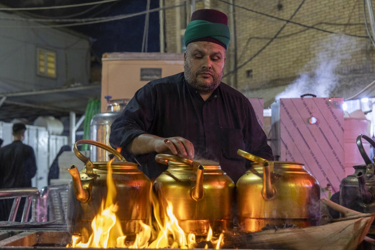 Mawakib serve visitors commemorating Lady Fatima az-Zahra’s martyrdom (+Photos)