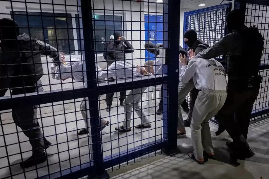 Report puts Palestinian prisoners in Israeli jails at up to 9,400 ...
