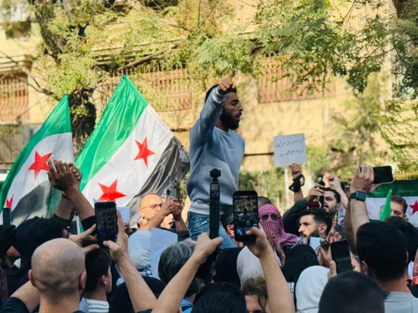 شام میں صہیونی جارحیتوں اور الجولانی کی مجرمانہ خاموشی کے خلاف عوامی غم و غصہ