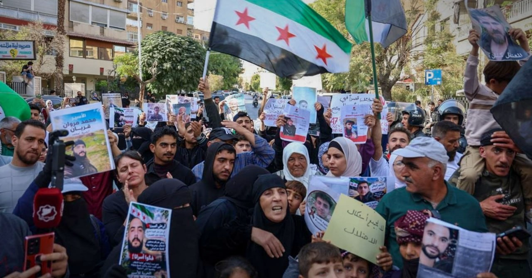 شام میں صہیونی جارحیتوں اور الجولانی کی مجرمانہ خاموشی کے خلاف عوامی غم و غصہ