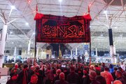 تقرير مصور/ موكب أهالي كربلاء يحيي ذكرى شهادة السيدة الزهراء (عليها السلام) في النجف الأشرف