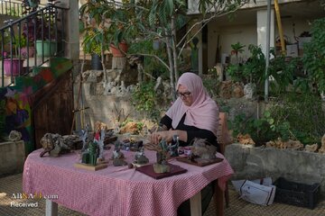 Informe fotográfico | Creación artística con esquirlas de municiones israelíes en el sur del Líbano