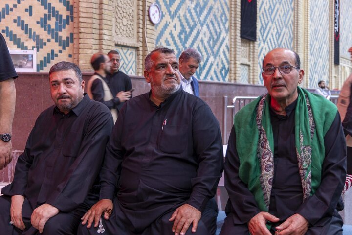 تقرير مصور/ موكب أهالي كربلاء يحيي ذكرى شهادة السيدة الزهراء (عليها السلام) في النجف الأشرف
