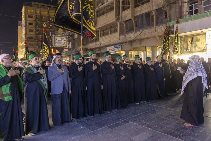 تقرير مصور/ موكب أهالي كربلاء يحيي ذكرى شهادة السيدة الزهراء (عليها السلام) في النجف الأشرف