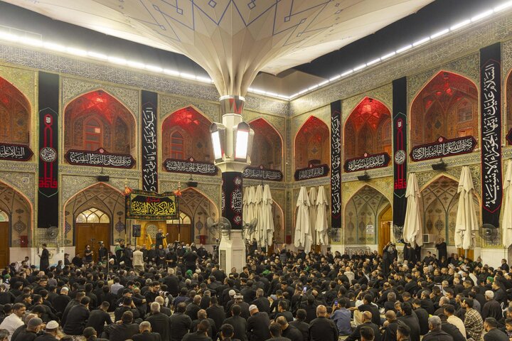 تقرير مصور/ موكب أهالي كربلاء يحيي ذكرى شهادة السيدة الزهراء (عليها السلام) في النجف الأشرف