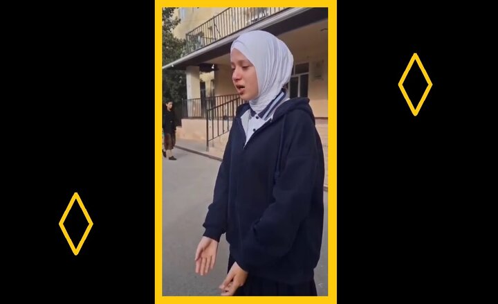 Видео\ Сионист әлијевләр режиминин Һиҹаблы шаҝирдләрин бејнинә ҝејдирмәк истәдији мангурт фикирләр. Һиҹаблы шаҝирд ағла-ағлаја шикајәт едир