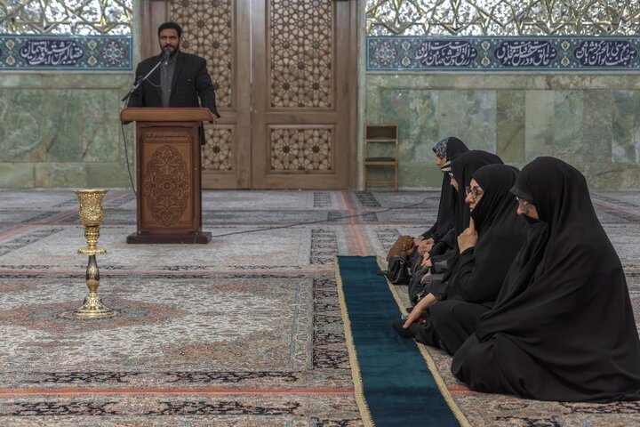 غبارروبی حرم مطهر بانوی کرامت توسط پزشکان و پرستاران