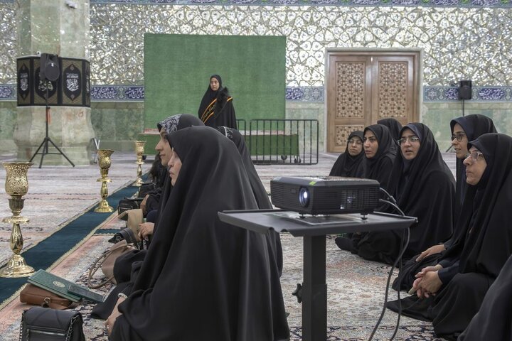 غبارروبی حرم مطهر بانوی کرامت توسط پزشکان و پرستاران