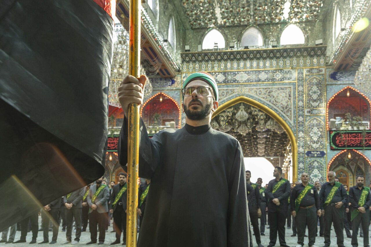 Servants of the Al-Abbas's (p) Holy Shrine perform the rituals of allegiance