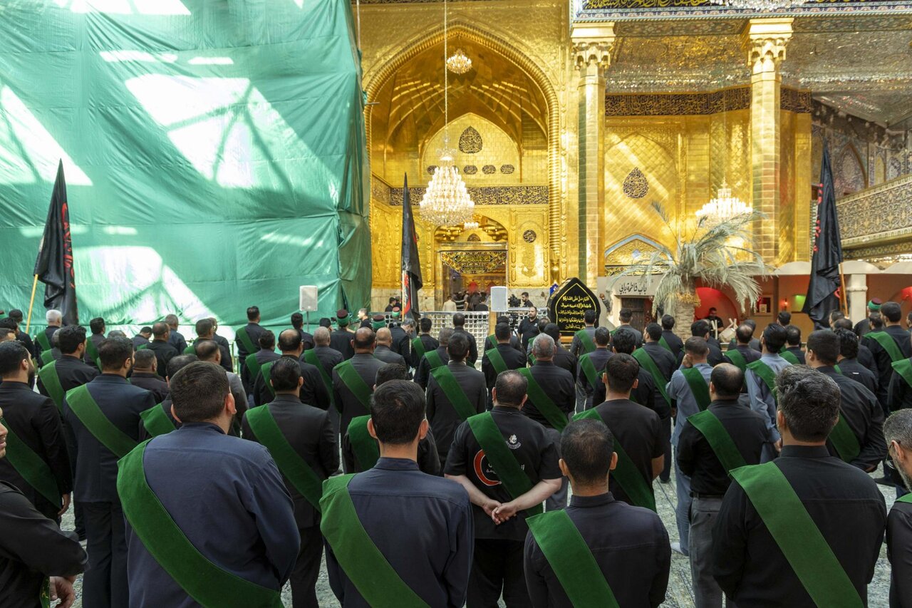 Servants of the Al-Abbas's (p) Holy Shrine perform the rituals of allegiance