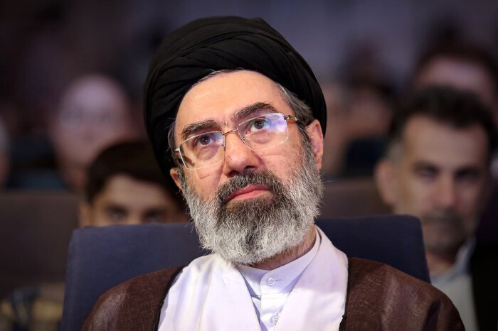 قائد الثورة الاسلامية: ان السيدة فاطمة الزهراء شخصية نموذجية في القيام من أجل الحق والصمود والتبيين