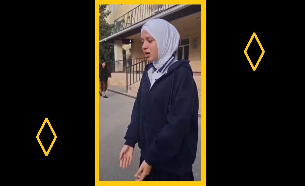 Видео\ Сионист әлијевләр режиминин Һиҹаблы шаҝирдләрин бејнинә ҝејдирмәк истәдији мангурт фикирләр. Һиҹаблы шаҝирд ағла-ағлаја шикајәт едир