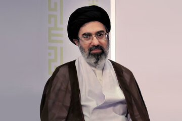 رهبر انقلاب در پاسخ به نامه‌های دانشجویان: تا رسیدن به قلّه‌های پیشرفت هم‌عهدیم