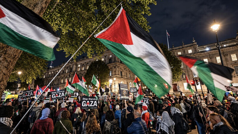 Protesto contra os crimes do regime israelense ecoa no coração de Londres