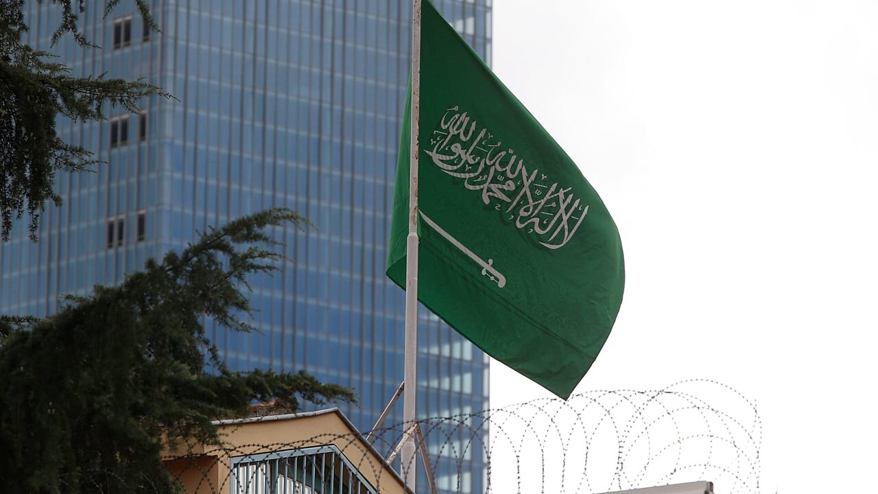 القوات المسلحة اليمنية تقصف وزارة الدفاع السعودية بصاروخ باليستي