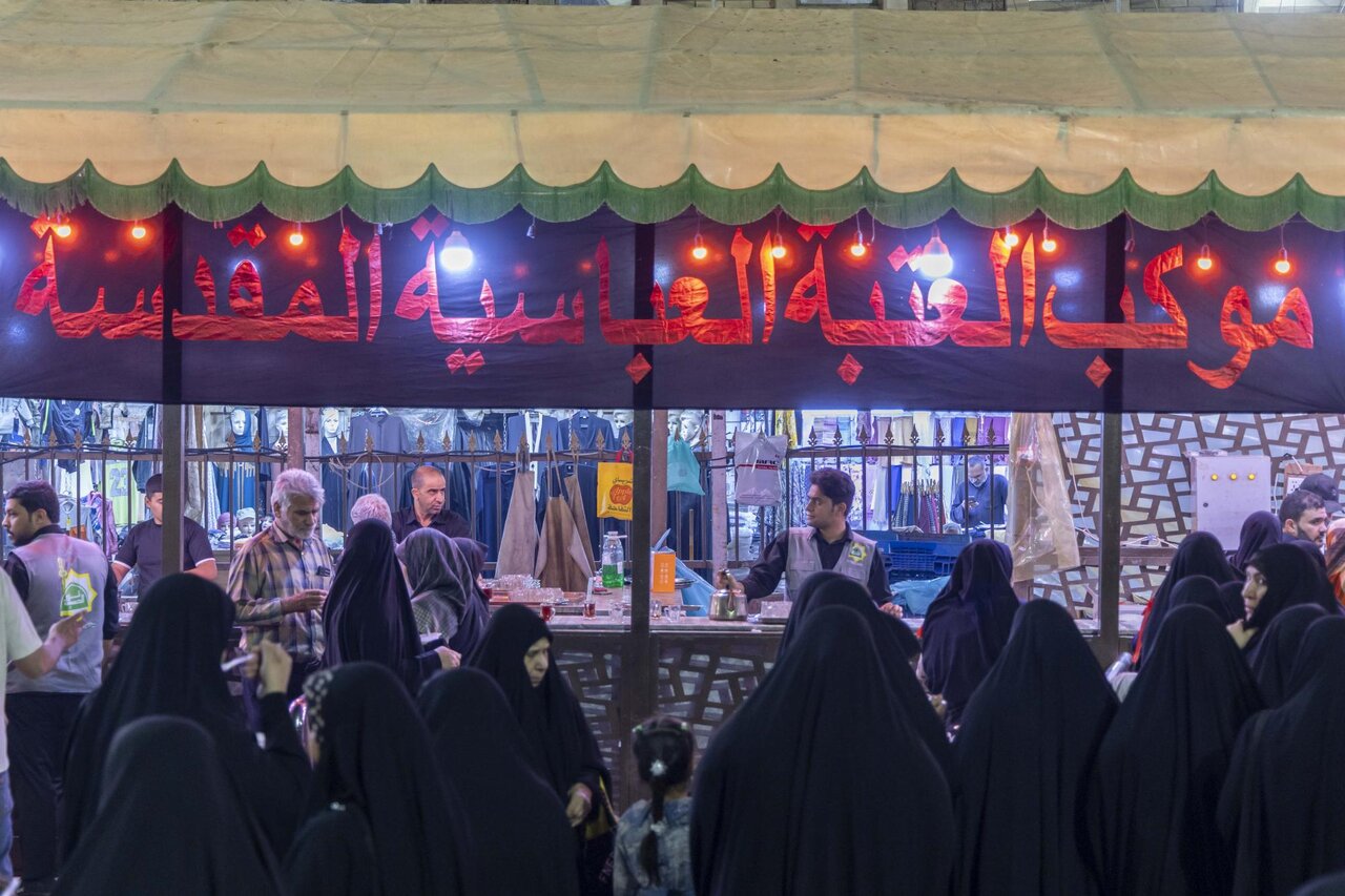 On martyrdom anniversary of Lady AL-Zahra service processions continue to visitors in Karbala (+Photos)