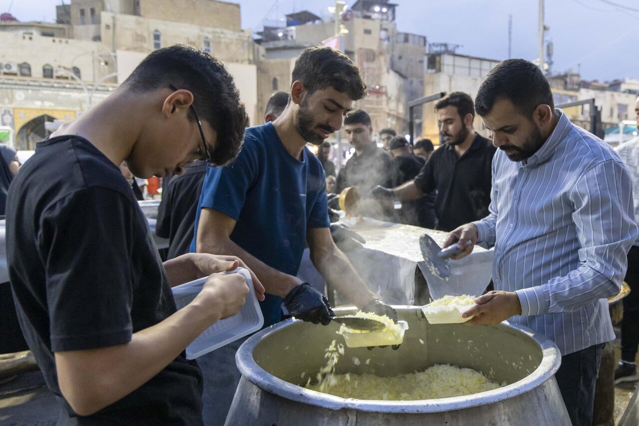 On the martyrdom anniversary of Lady az-Zahra (peace be upon her), service processions continue to provide their offerings to visitors