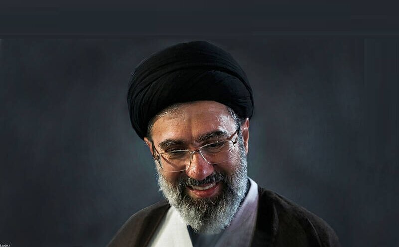 طلباء کے خط کا جواب؛ ہم ترقی کی بلندیوں تک پہنچنے کے لیے ہم عہد ہیں، رہبر انقلاب اسلامی