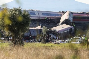 Accidente entre dos trenes en el sur de España deja al menos 64 muertos