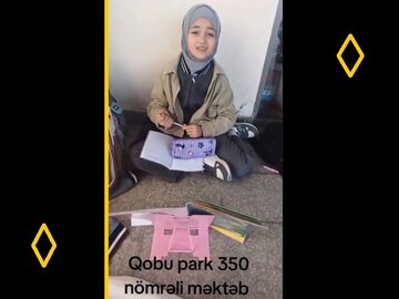 Video | Sionist sülalə rejiminin məktəbə buraxmadığı Hicablı şagirdlər çətinliklə də olsa dərslərini öyrənirlər