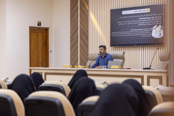 تقرير مصور/ إقامة محاضرة عن العصف الذهني لمبلّغات "مشروع حاملة الرسالة الزينبية" بكربلاء المقدسة
