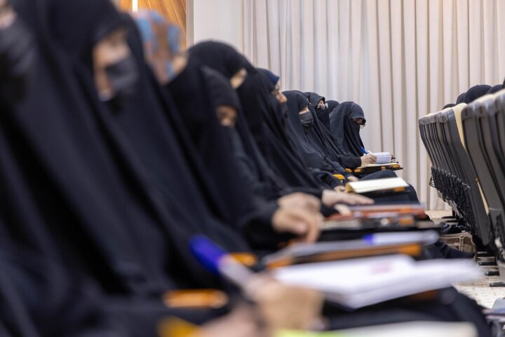 تقرير مصور/ إقامة محاضرة عن العصف الذهني لمبلّغات "مشروع حاملة الرسالة الزينبية" بكربلاء المقدسة