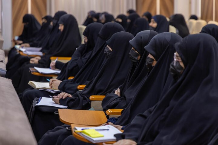 تقرير مصور/ إقامة محاضرة عن العصف الذهني لمبلّغات "مشروع حاملة الرسالة الزينبية" بكربلاء المقدسة