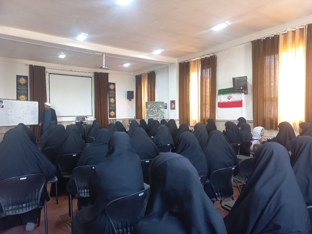 Clérigo iraniano: Hijab simboliza a força e a resistência das mulheres muçulmanas