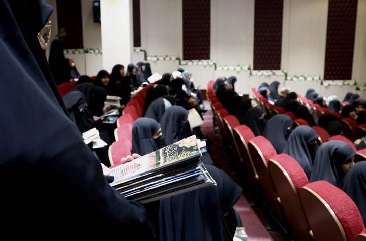 تقرير مصور/ 1500 متسابق يشارك في أداء الاختيبار التحريري لمسابقة حفظ دعاء العهد في النجف الأشرف