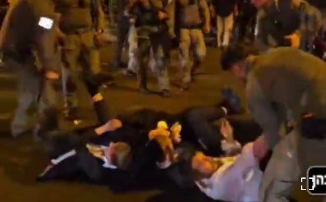Video| Sagupaan ng pulisya at mga Haredi