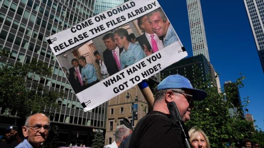 Demócratas destapan acusaciones de violación contra Trump en caso Epstein