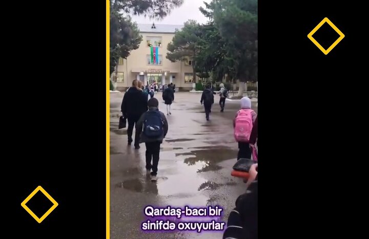Video \ İki övladını məktəbə göndərən valideyn Hicablı uşağının məktəbə buraxılmamasından nigarandır